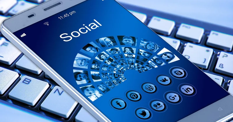 What is the 5-5-5 rule for social media?